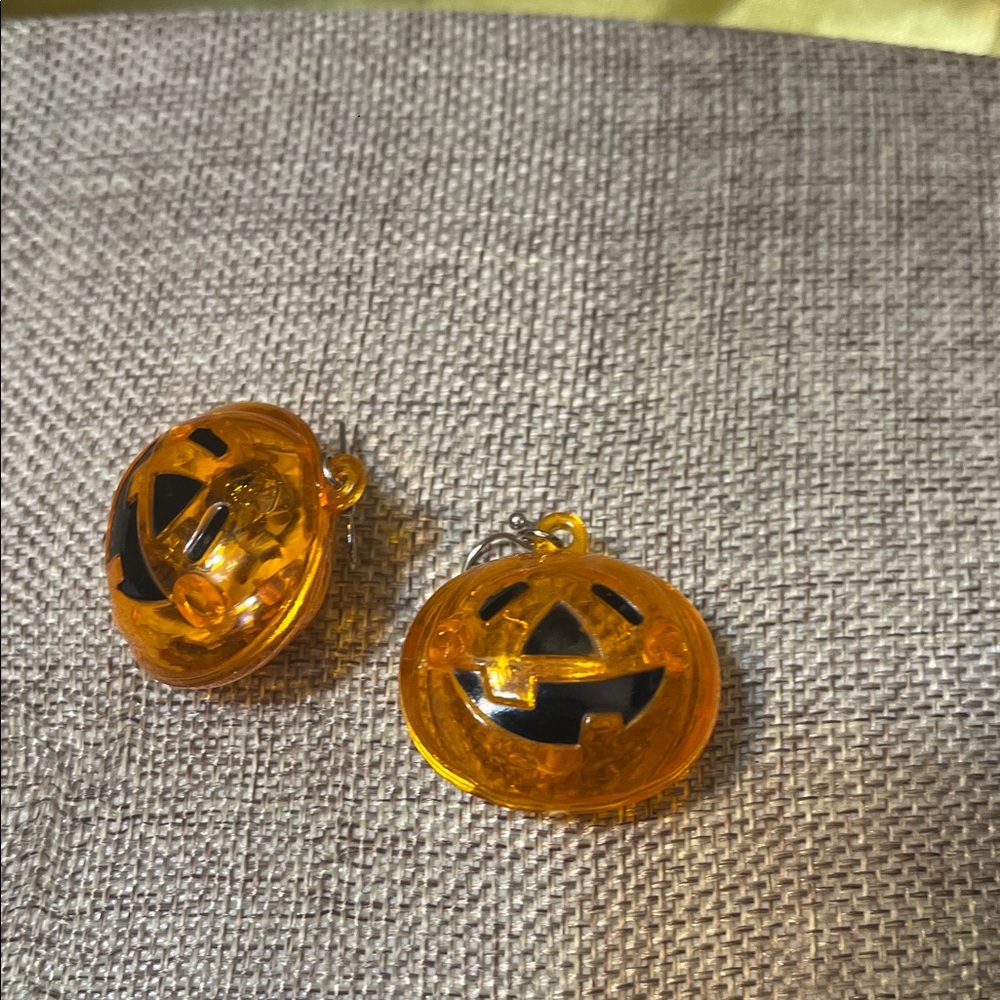 Free 🆓 with purchase Orange Pumpkin 🎃 Earrings
